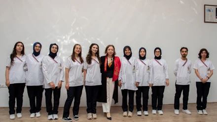 SÜ Hemşirelik Fakültesinde 180 öğrenci üniforma giydi